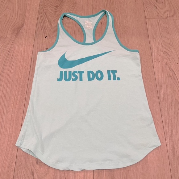 Nike size M athletic top - Picture 1 of 4